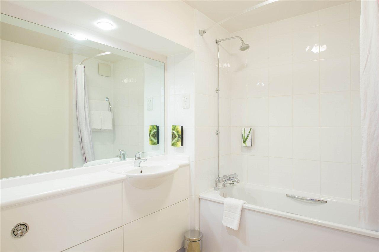 Premier Inn Bournemouth East Екстериор снимка
