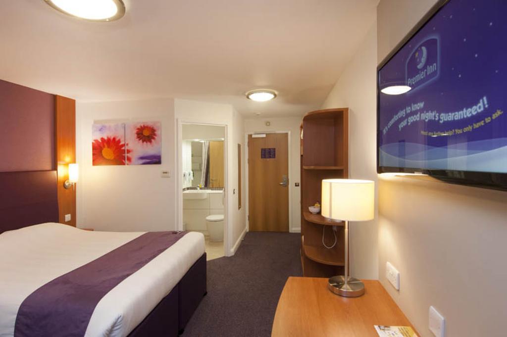 Premier Inn Bournemouth East Екстериор снимка