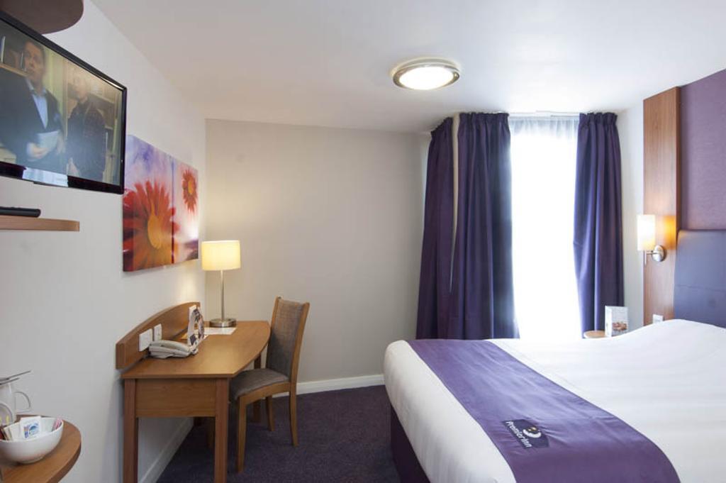 Premier Inn Bournemouth East Стая снимка