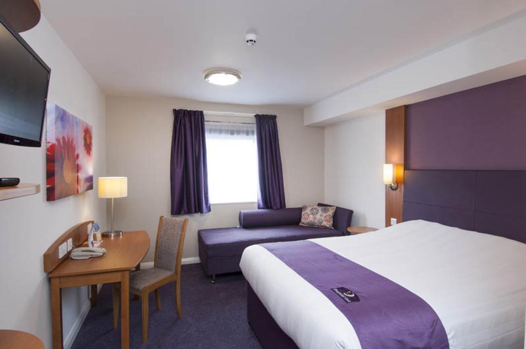 Premier Inn Bournemouth East Стая снимка