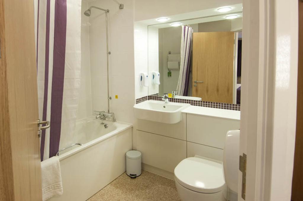 Premier Inn Bournemouth East Стая снимка
