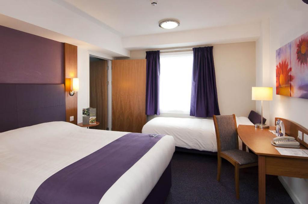 Premier Inn Bournemouth East Стая снимка