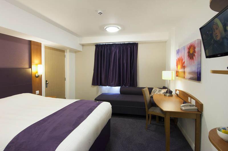 Premier Inn Bournemouth East Екстериор снимка